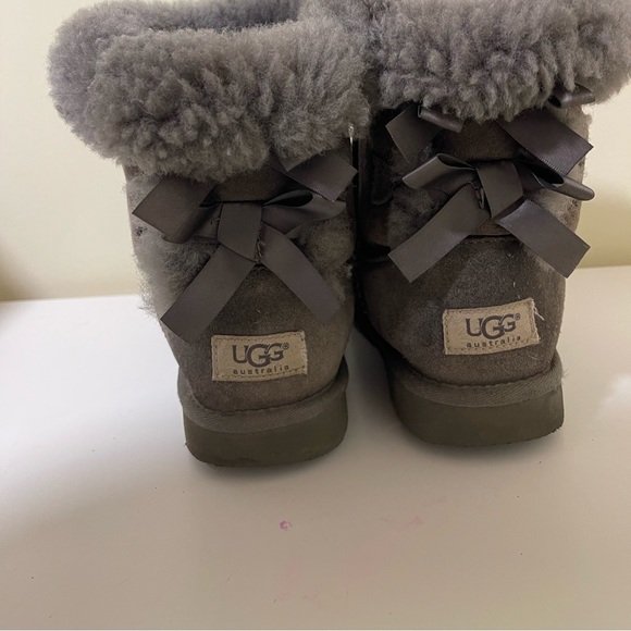Uggs Bailey Bow gray size 3 big kids - Picture 5 of 8